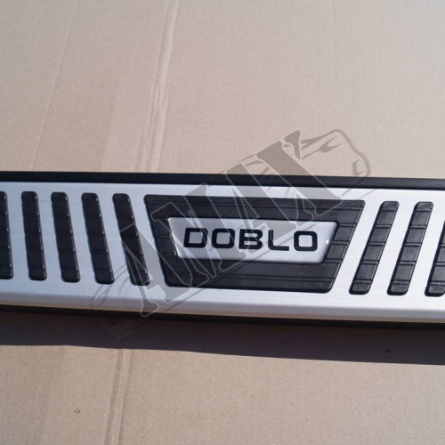 Пороги боковые (площадка с логотипом) для Fiat Doblo (2010 - ...)