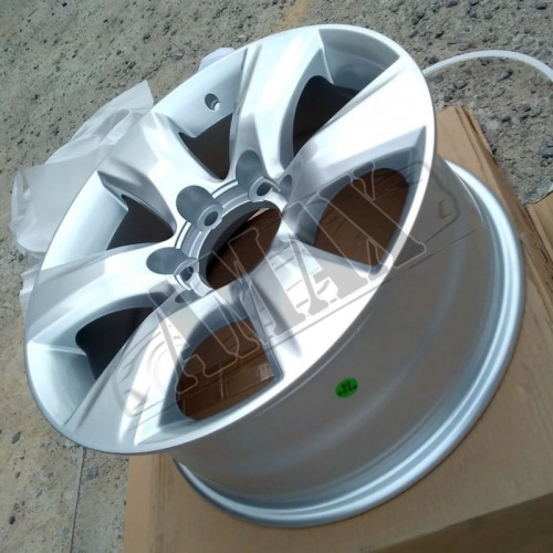 Колесные диски серебристые на Toyota Land Cruiser Prado: R17 